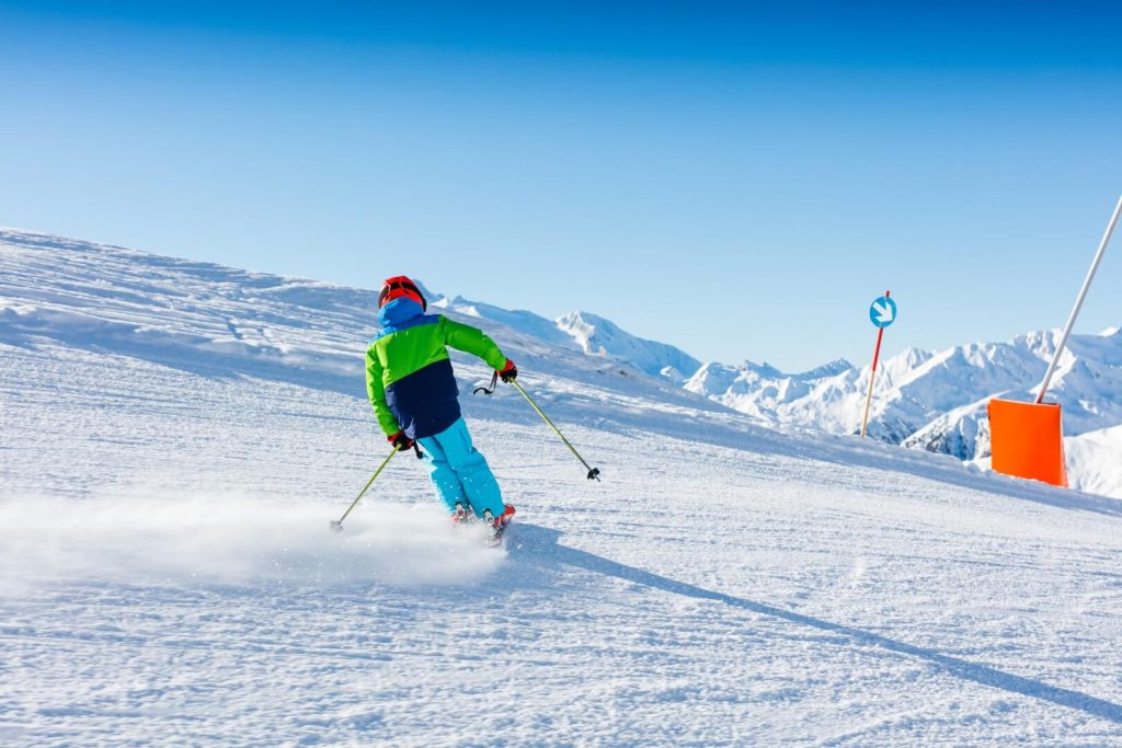 Skieur sur une piste